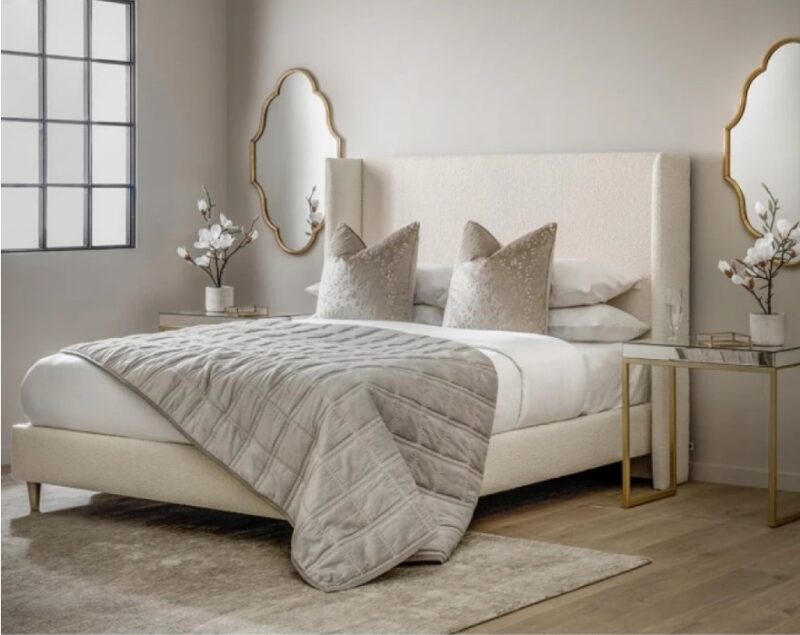 Letto imbottito Fairfax con spalliera a orecchioni